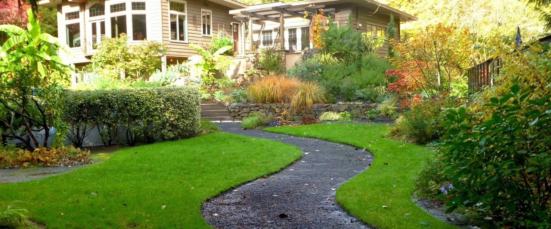 The Benefits of Landscaping to Sell Your Home